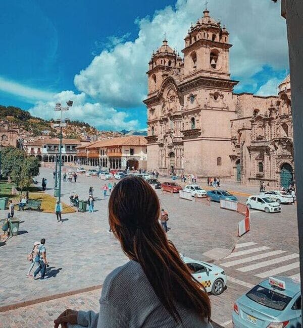 Plaza de Armas de Cusco: Corazón Histórico y Cultural