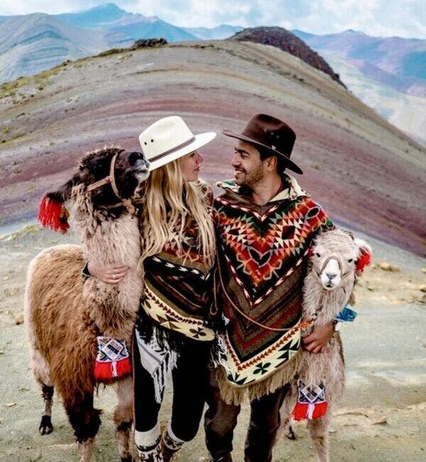 Visitors exploring the Montaña de Colores (Colored Mountain) in Cusc